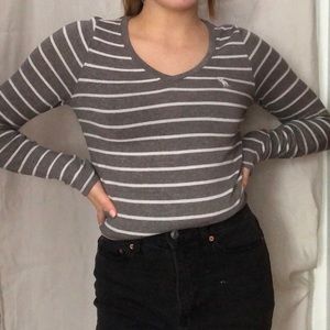 🤍Grey and white striped sweater